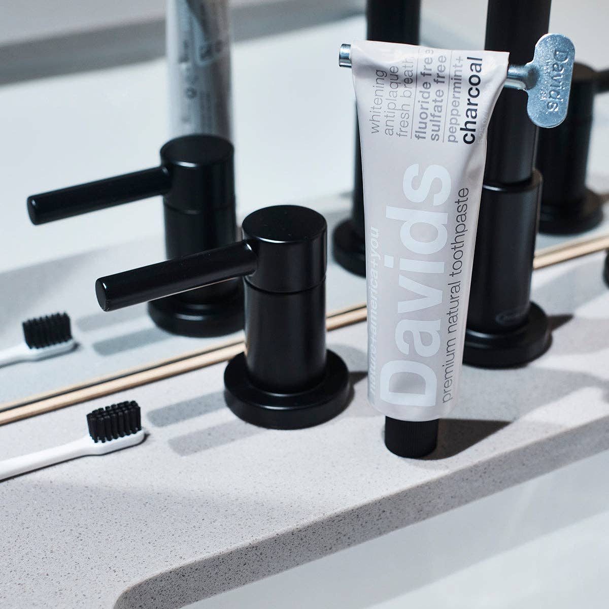 Davids Whitening+Antiplaque Toothpaste / Natural Mint+Charcoal