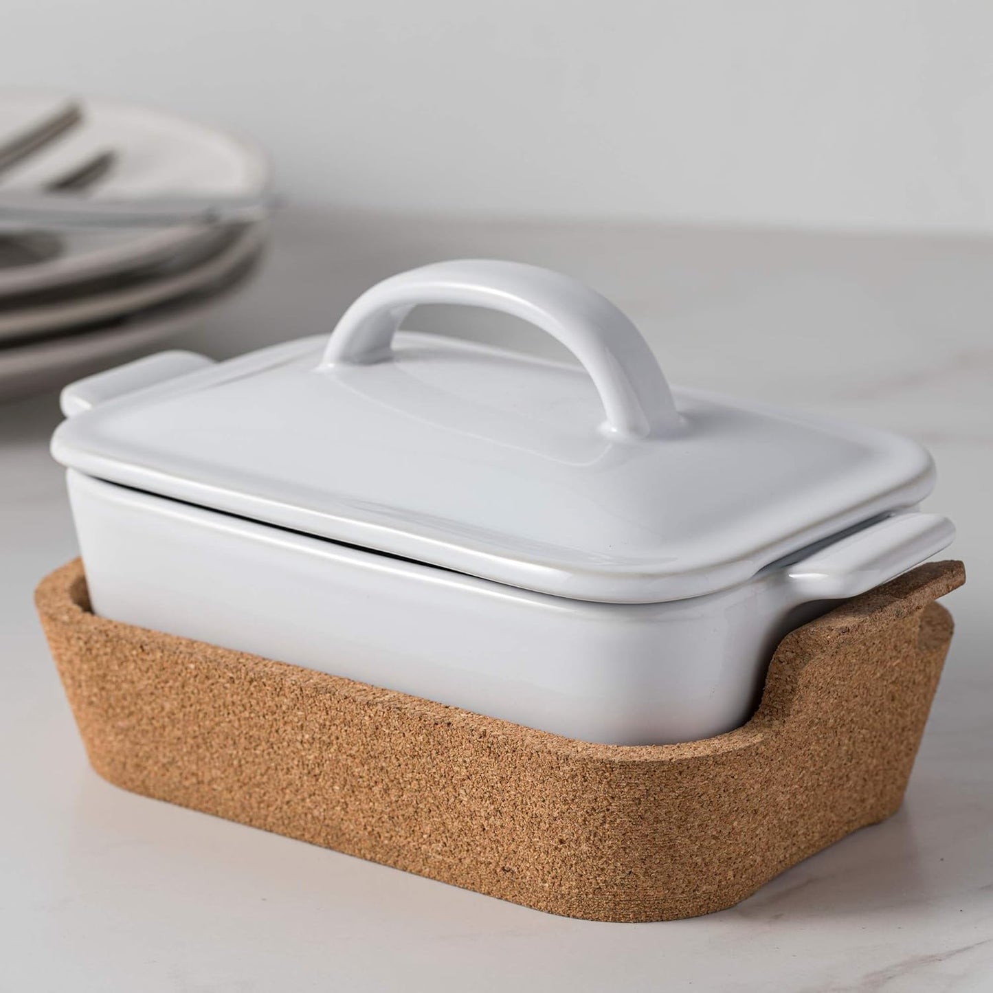 Ensemble Covered Casserole with Cork Tray 10"